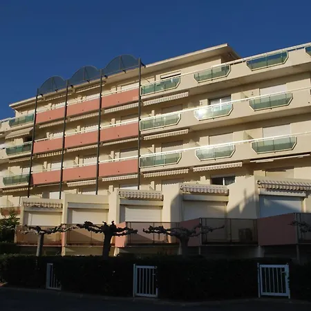 Le Lavandou, 4 Personnes, Vue Mer, Les Pieds Dans L'eau - Fr-1-803-64